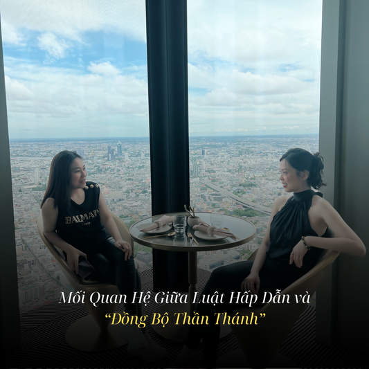 Mối Quan Hệ Giữa Luật Hấp Dẫn và “Đồng Bộ Thần Thánh”