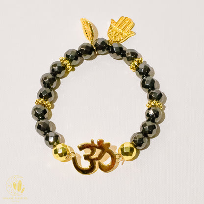 Vũ Âm - Vòng Hematite Charm Thần Chú OM